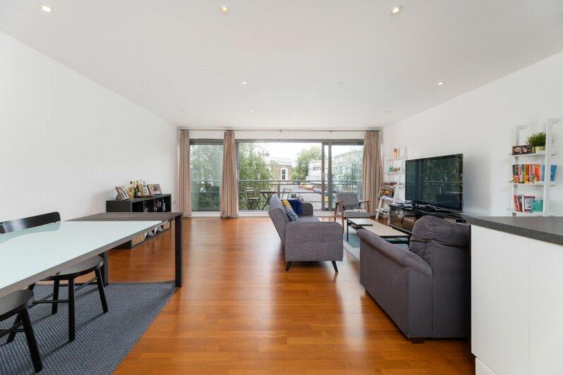 Image of 2 bedroom apartment for sale in Peninsula Court, 2 Basire Street, London, N1 post in Islington London Inghilterra