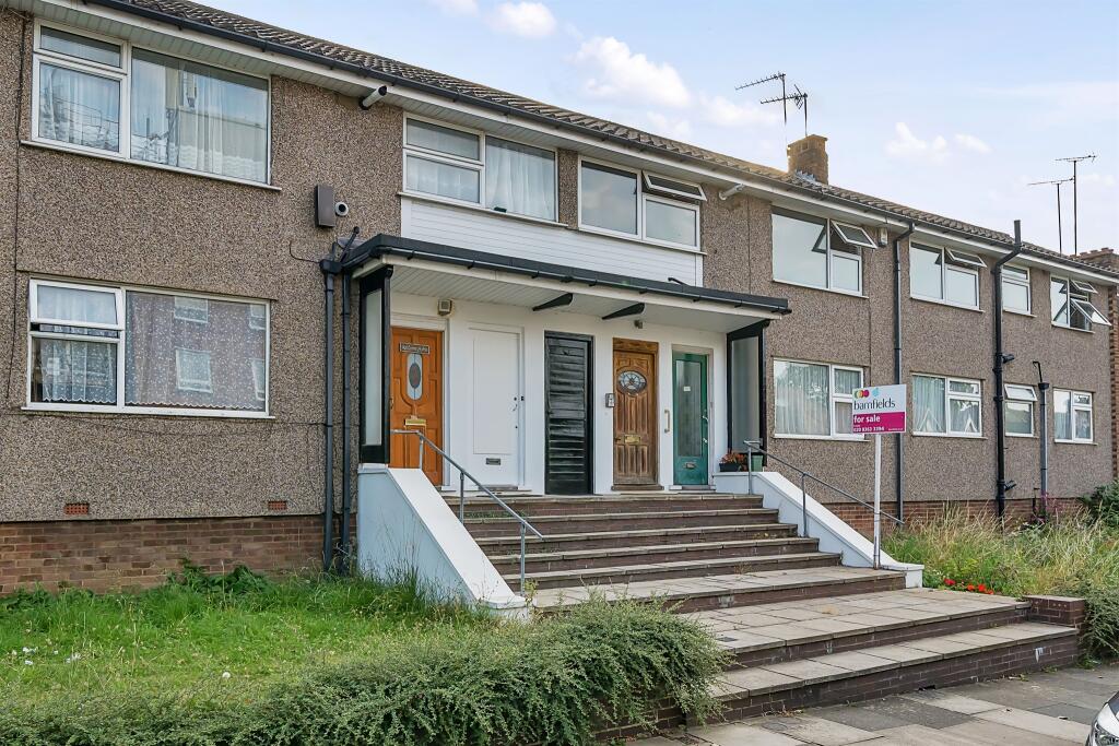 Image of 2 bedroom maisonette for sale in Uvedale Road, Enfield, EN2 post in Enfield London Inglaterra