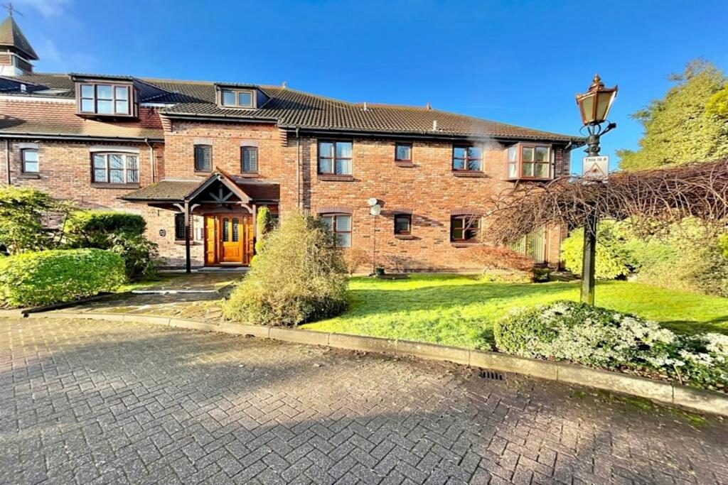 Image of 2 bedroom apartment for sale in Drayton Manor, Parrs Wood Road, East Didsbury, M20 post in Manchester Greater Manchester England