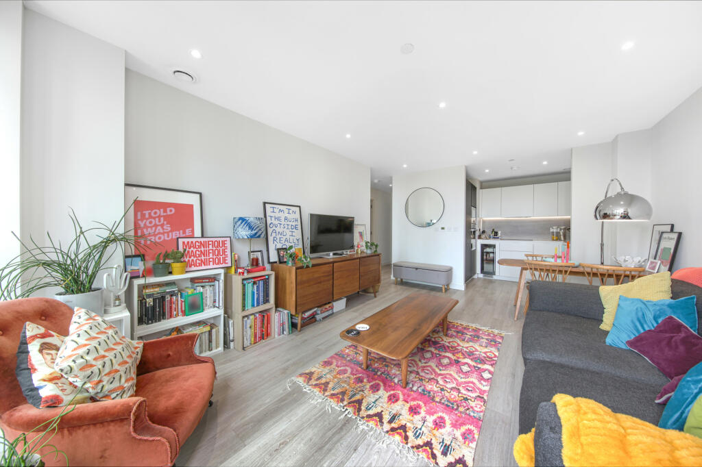 Image of 1 bedroom apartment for sale in The Shoreline Building, 42 Newnton Close, London, N4 post in Hackney London England