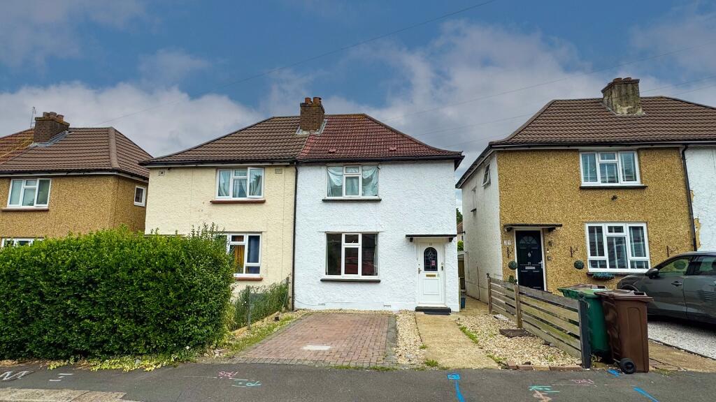 Image of 2 bedroom semi-detached house for sale in Stanhope Road, Carshalton, Surrey. SM5 post in Sutton London England