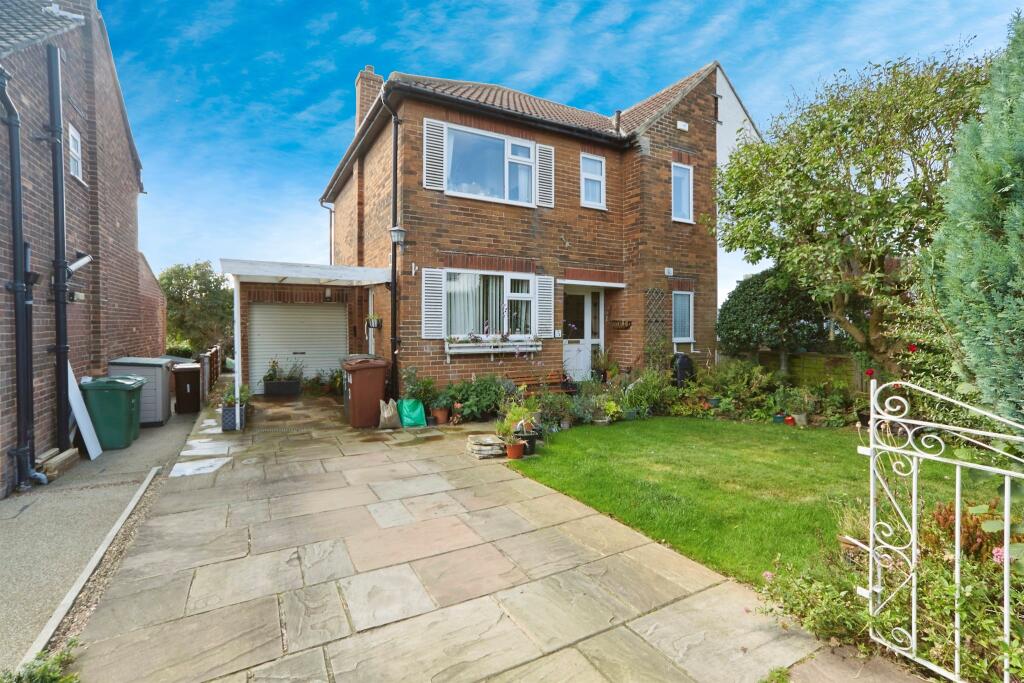 Image of 3 bedroom semi-detached house for sale in West End Rise, Horsforth, Leeds, LS18 post in Leeds West Yorkshire Inghilterra