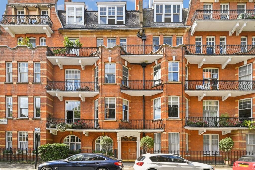 Image of 2 bedroom apartment for sale in Ashley Gardens, Emery Hill Street, London, SW1P post in Westminster London Angleterre