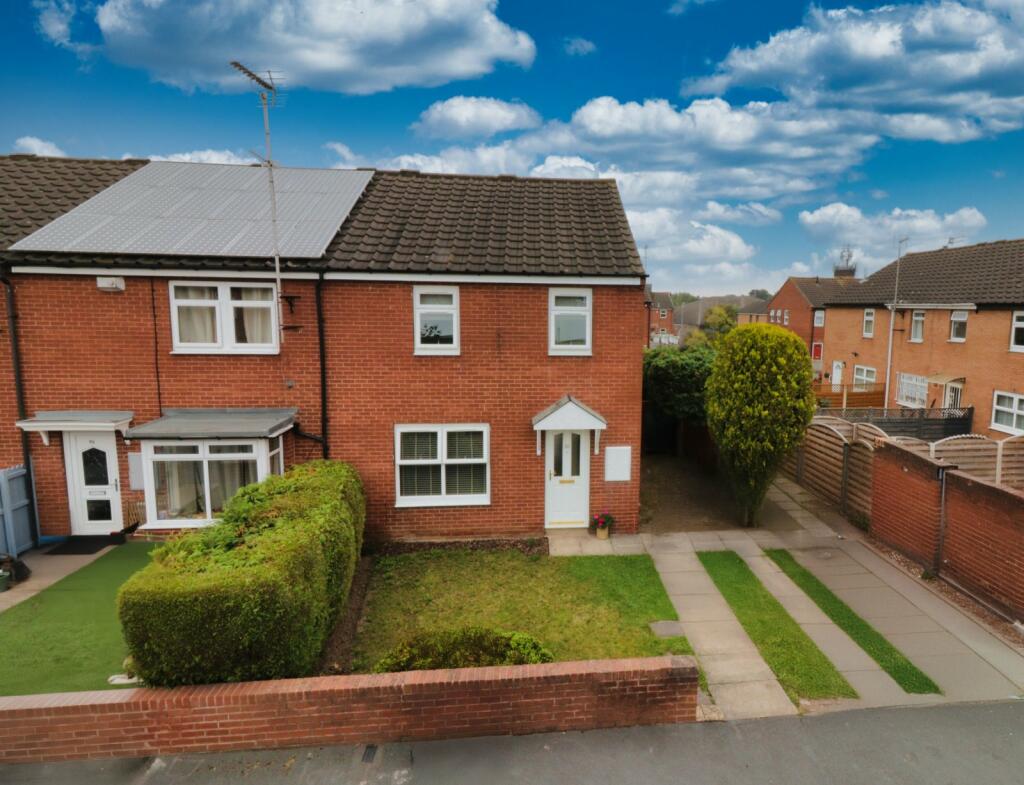 Image of 3 bedroom end of terrace house for sale in Addingham Gardens, Leeds, West Yorkshire, LS12 post in Leeds West Yorkshire Inghilterra