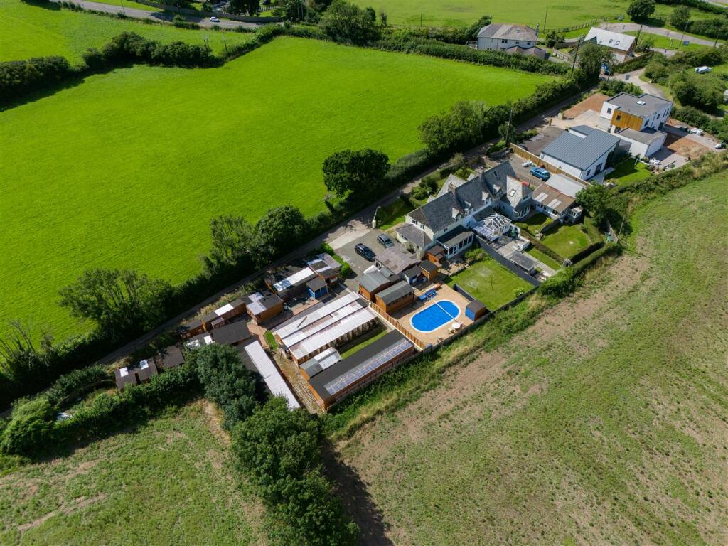 Image of 3 bedroom house for sale in Hilltop Cottages, Brixton, Plymouth, PL8 post in Plymouth Devon Inglaterra