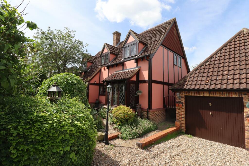 Image of 3 bedroom detached house for sale in The Firle, Langdon Hills, SS16 post in Basildon Essex Inglaterra