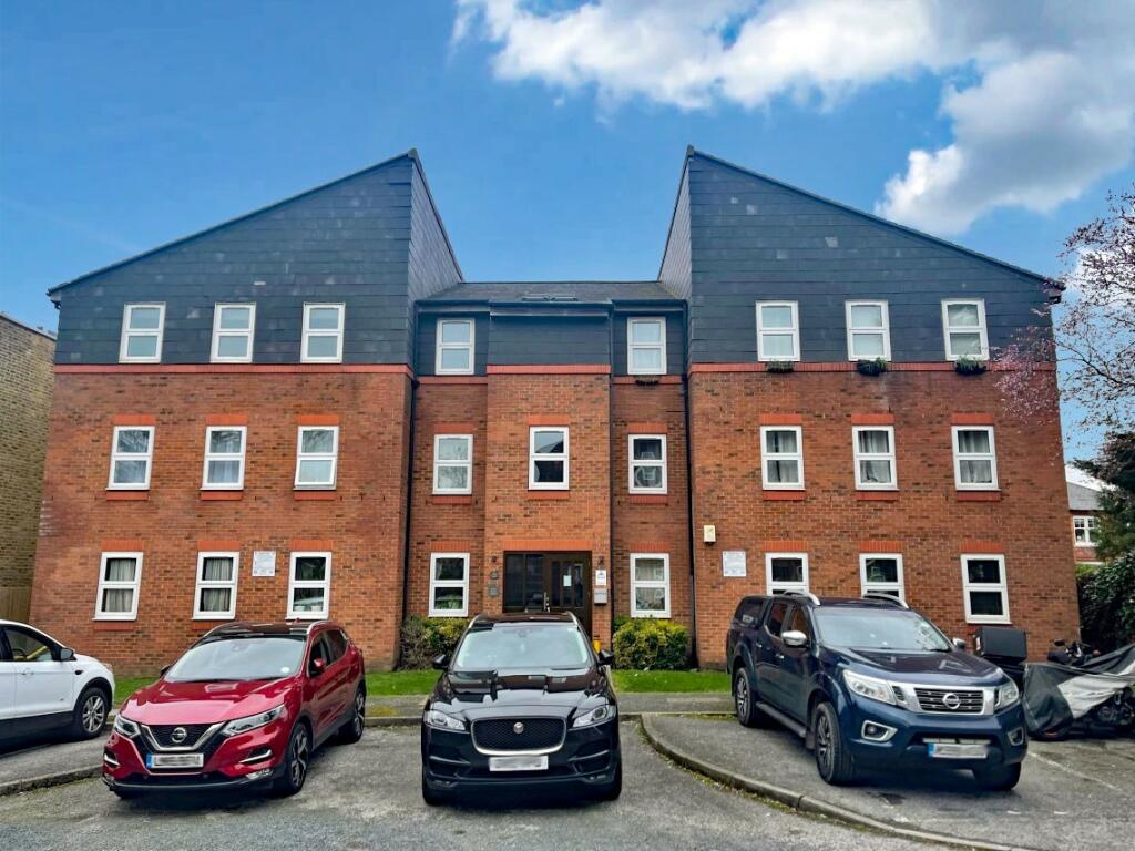 Image of 5 bedroom flat for sale in 27 Collings Close, Palmers Green, London, N22 post in Enfield London England