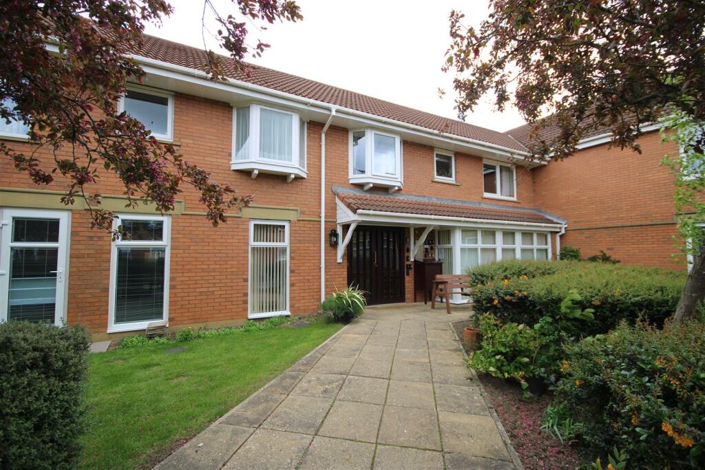 Image of 1 bedroom flat for sale in Malvern Court, Cleadon Village, SR6 post in Sunderland Tyne and Wear Angleterre