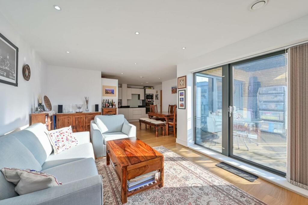 Image of 3 bedroom flat for sale in Knightley Walk, Wandsworth, London, SW18 post in Wandsworth London Inghilterra