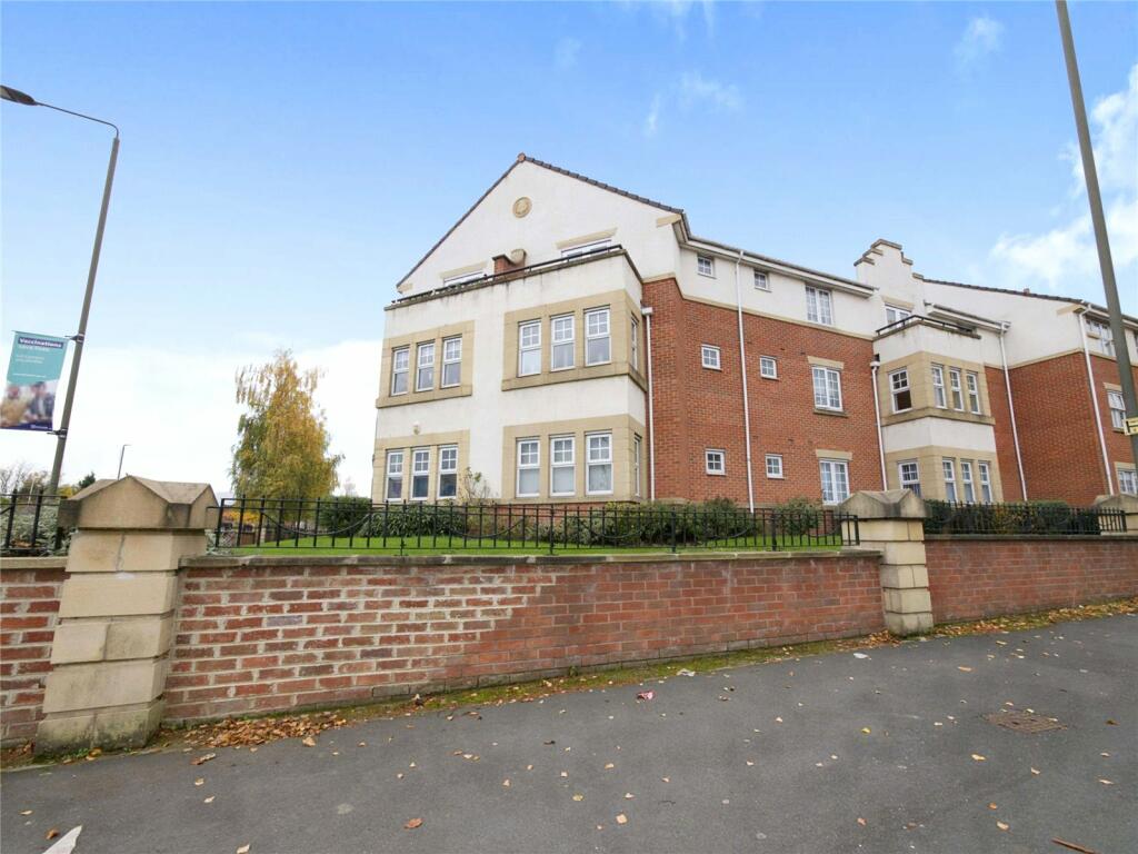 Image of 2 bedroom flat for sale in Grasscroft House, Archdale Close, Chesterfield, Derbyshire, S40 post in Chesterfield Derbyshire Inghilterra