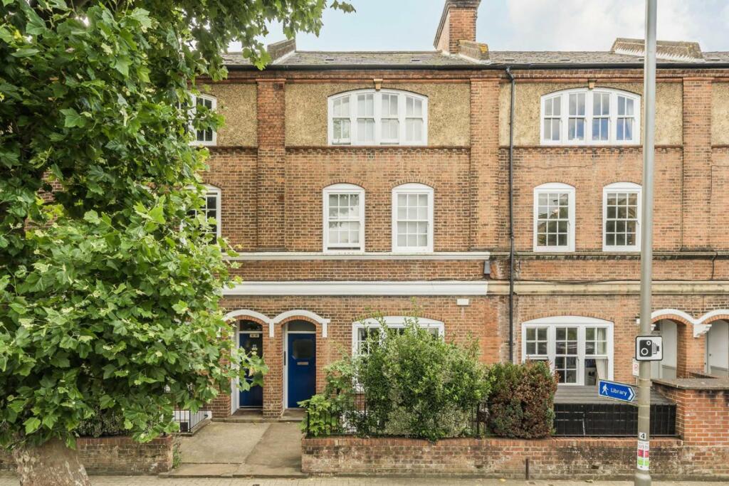 Image of 2 bedroom flat for sale in Magdalen Road, Earlsfield, SW18 post in Wandsworth London England