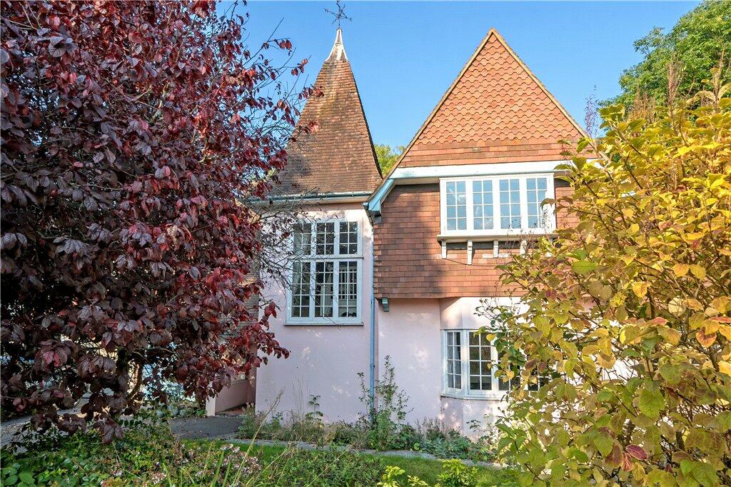 Image of 2 bedroom maisonette for sale in Elm Park Road, Pinner, Middlesex, HA5 post in Harrow London England