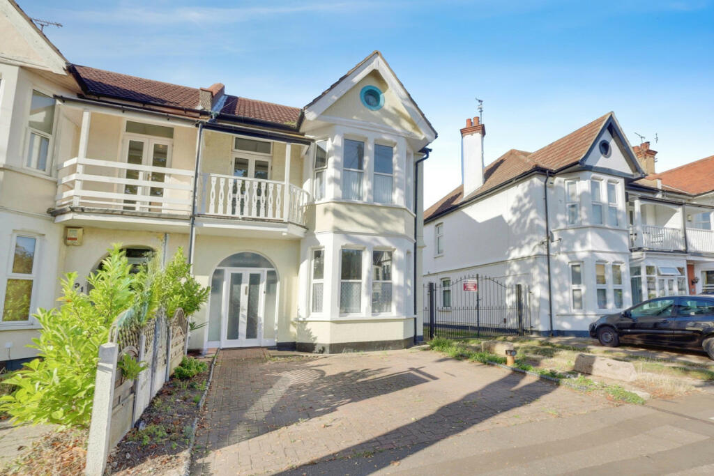 Image of 4 bedroom semi-detached house for sale in Shaftesbury Avenue, Southend-on-sea, SS1 post in Southend-on-Sea Essex England